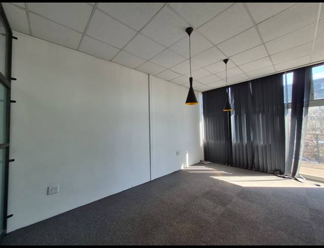131M² OFFICE TO LET IN BIRNAM